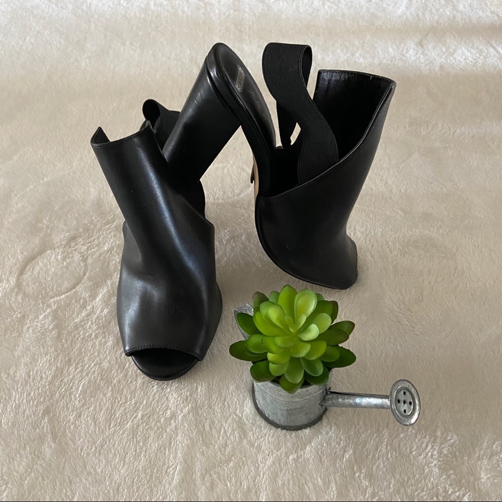 🔥 SKIN Black Leather Sandals